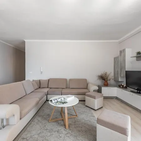 Апартаменты Lovely 2 Bedroom *